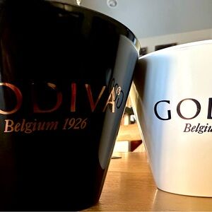 Godiva 2 mugs 1-black & 1-white oversized